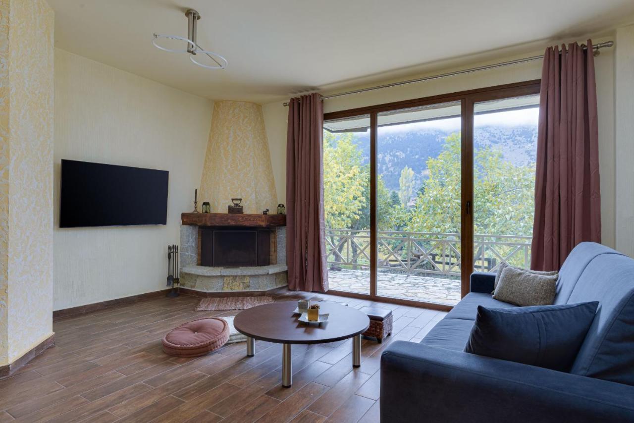 Parnassus Dreamwood Chalet Eptálofos Eksteriør bilde