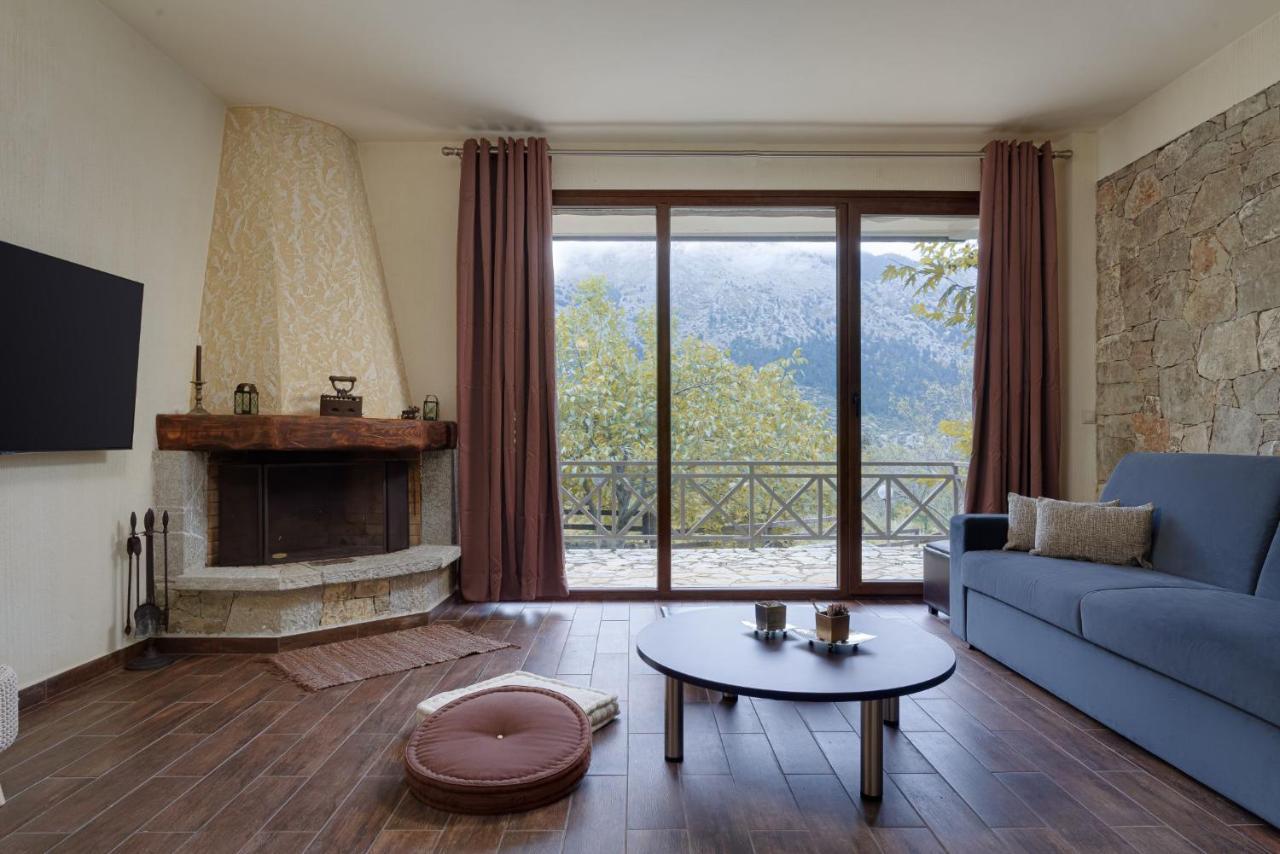 Parnassus Dreamwood Chalet Eptálofos Eksteriør bilde