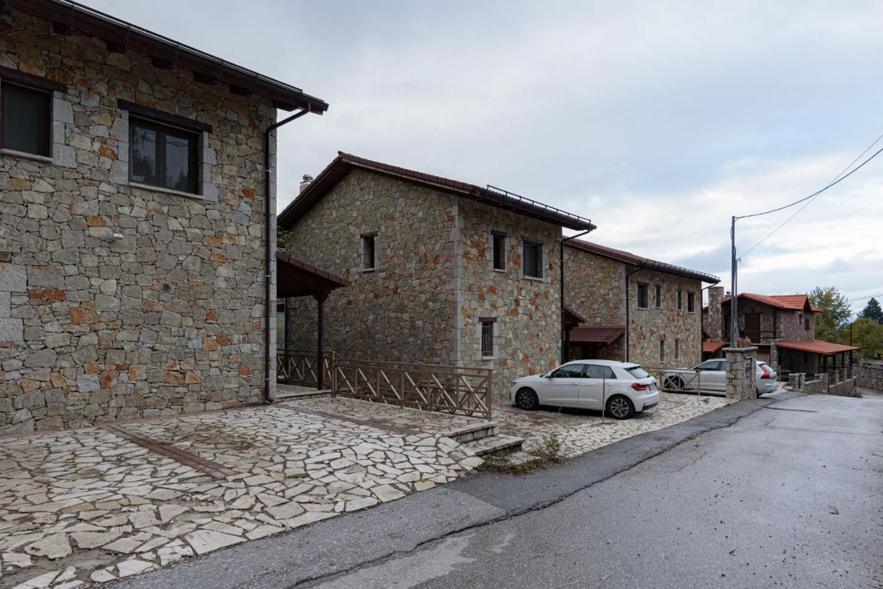 Parnassus Dreamwood Chalet Eptálofos Eksteriør bilde
